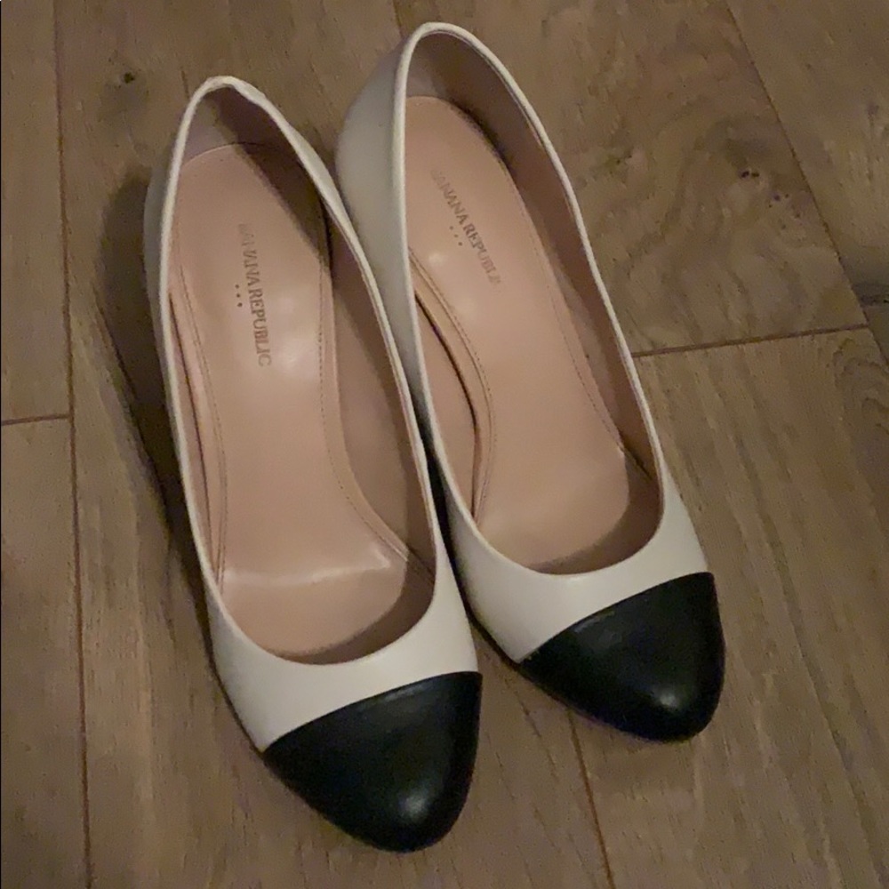Banana republic pumps
